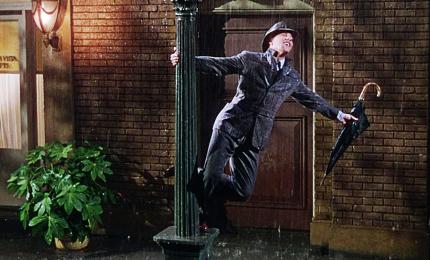 Gene Kelly in the rain on a lamp post 